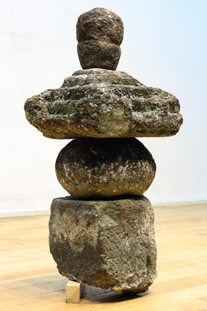 時代を経た趣きある五輪塔　DC8539