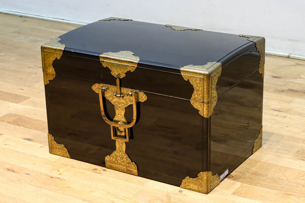 黒漆と金色装飾金具で格調ある挟み箱　DC8542