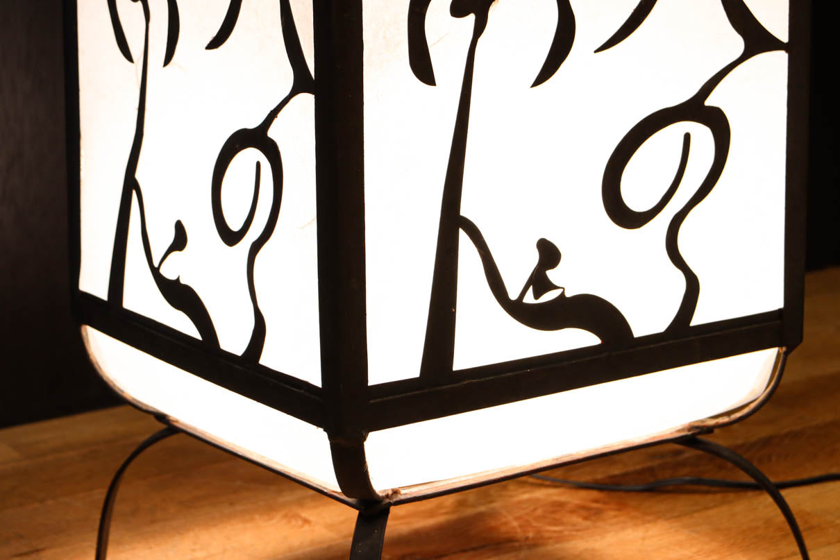 趣きある「火の用心」文字が浮かぶ鉄行灯(あんどん)　DC8551