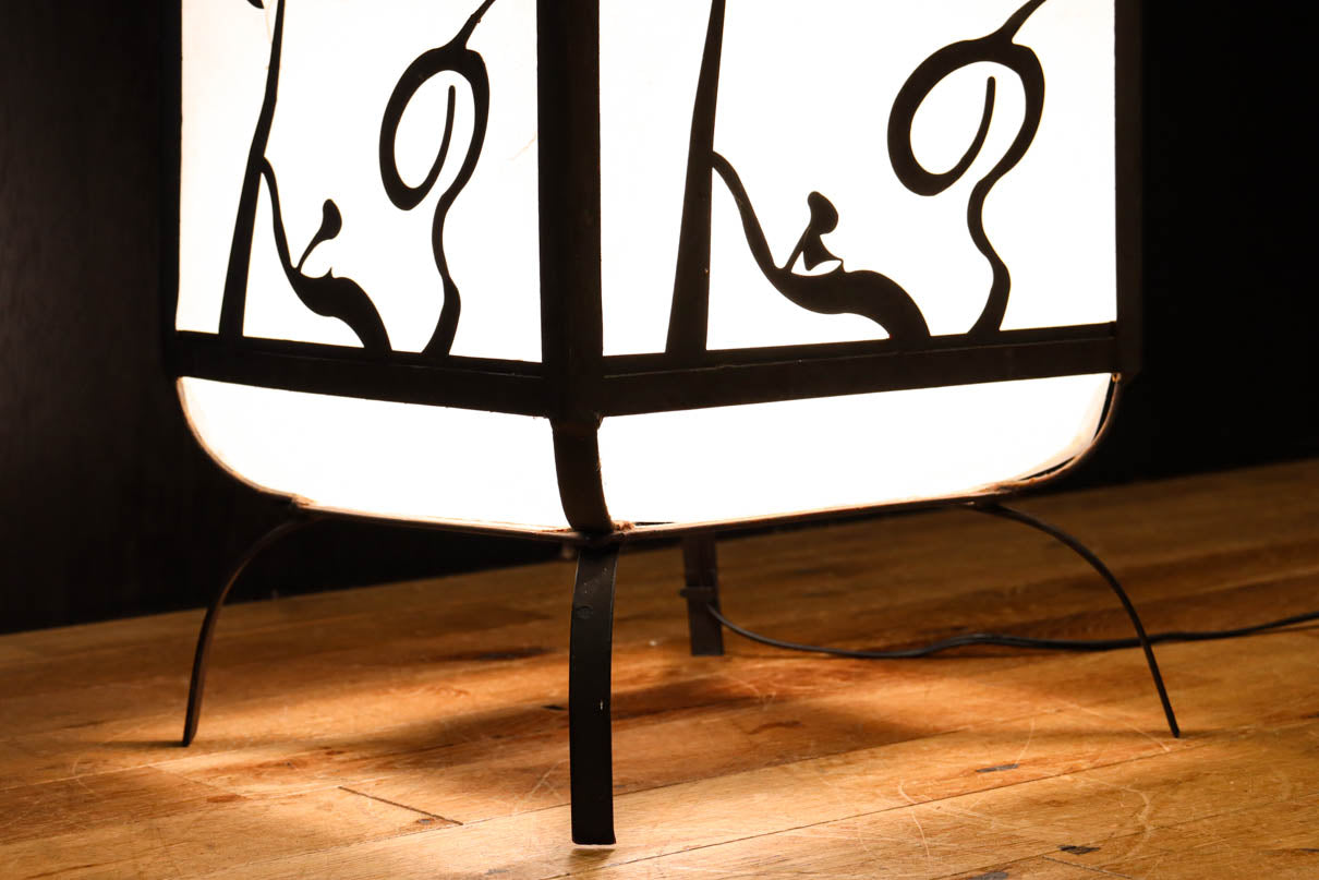 趣きある「火の用心」文字が浮かぶ鉄行灯(あんどん)　DC8551