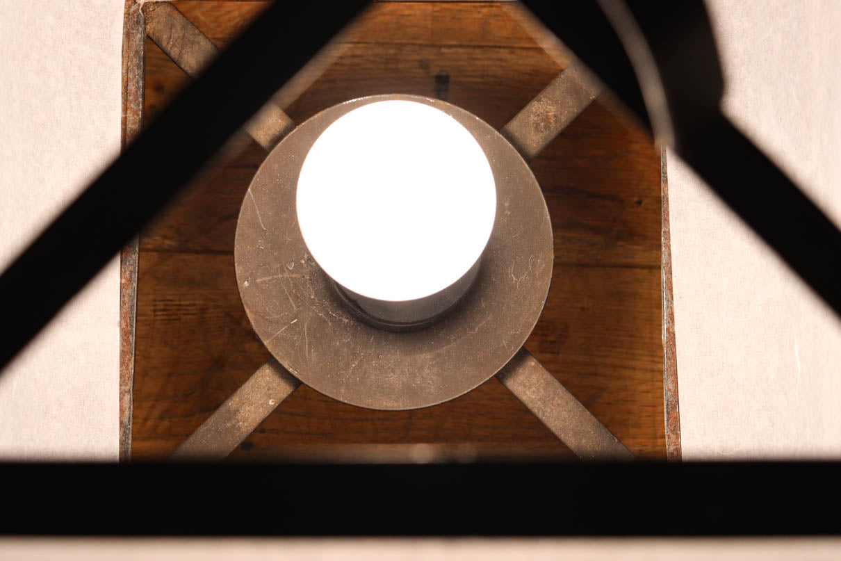 趣きある「火の用心」文字が浮かぶ鉄行灯(あんどん)　DC8551