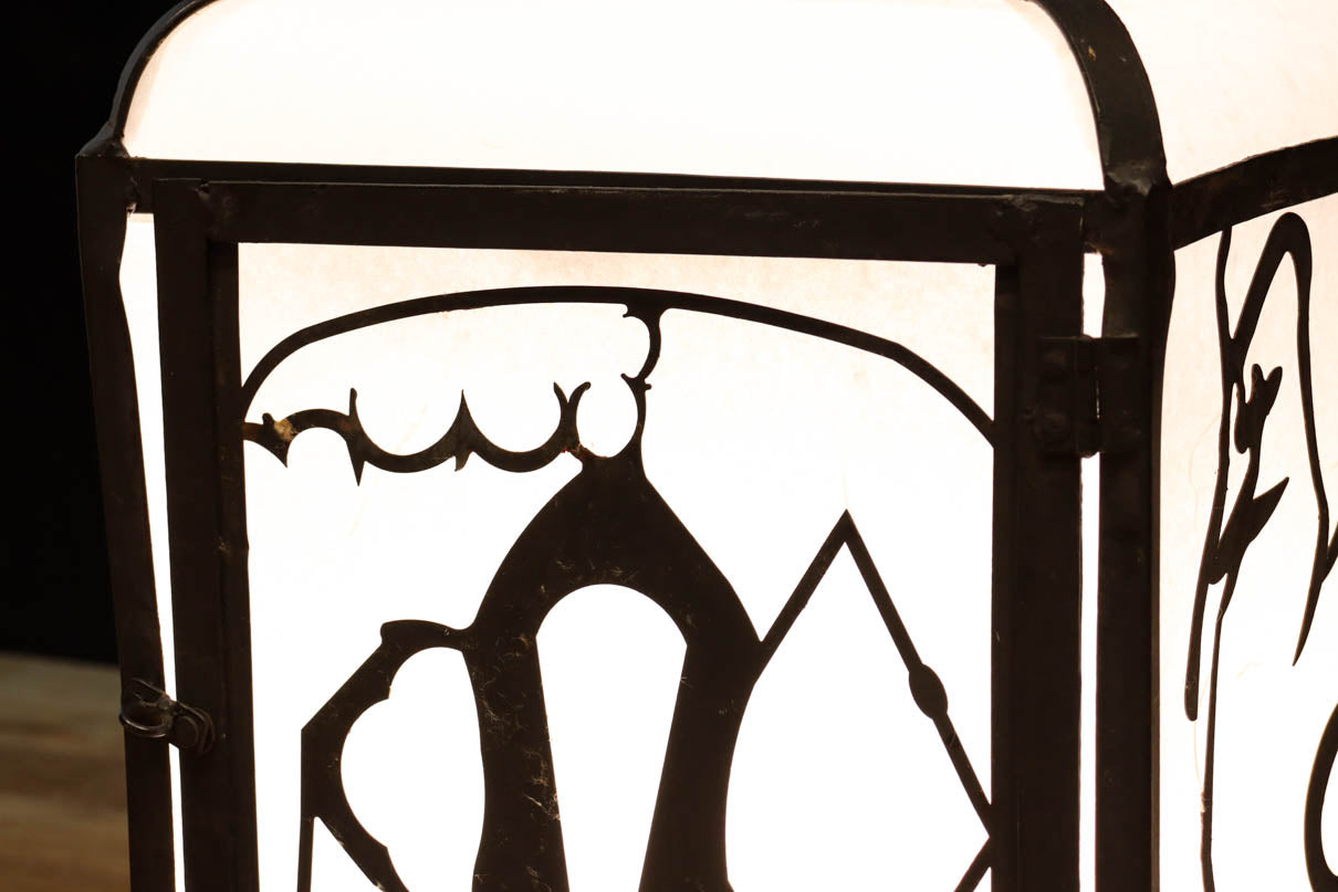 趣きある「火の用心」文字が浮かぶ鉄行灯(あんどん)　DC8551