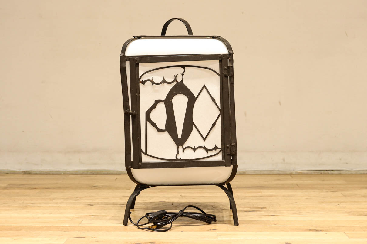 趣きある「火の用心」文字が浮かぶ鉄行灯(あんどん)　DC8551