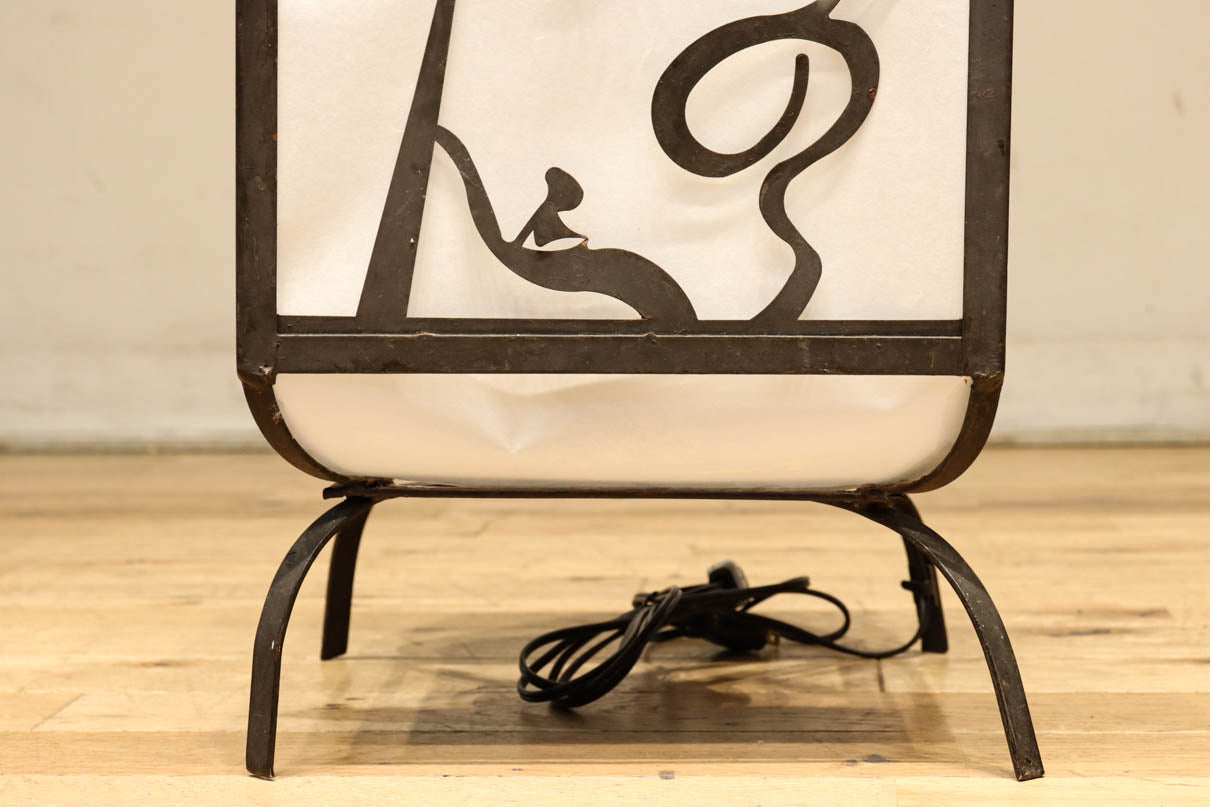 趣きある「火の用心」文字が浮かぶ鉄行灯(あんどん)　DC8551