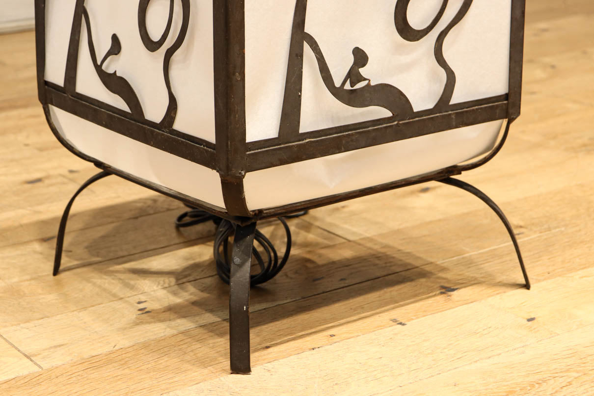 趣きある「火の用心」文字が浮かぶ鉄行灯(あんどん)　DC8551