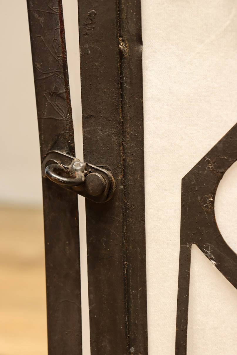 趣きある「火の用心」文字が浮かぶ鉄行灯(あんどん)　DC8551