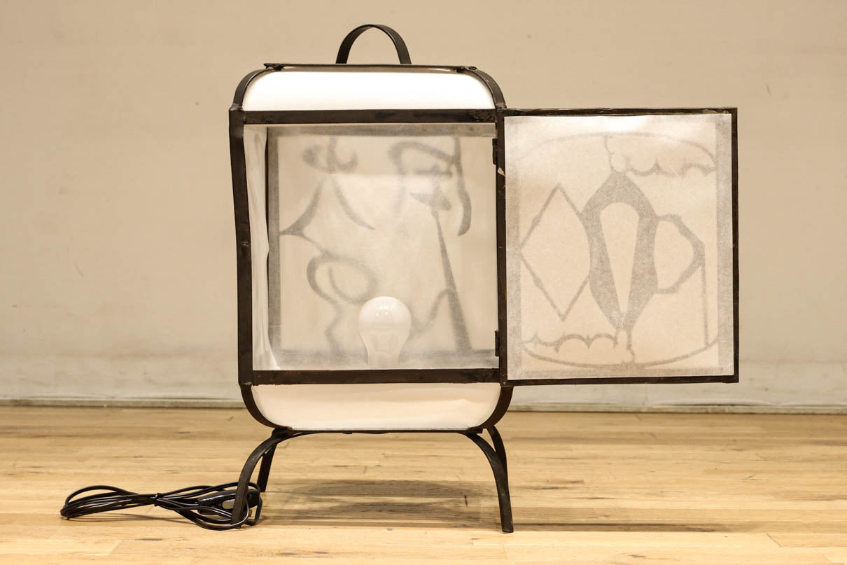 趣きある「火の用心」文字が浮かぶ鉄行灯(あんどん)　DC8551