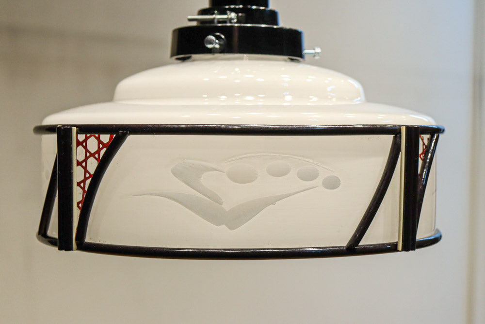 透かし模様とセル装飾で上品な電笠　DC8571