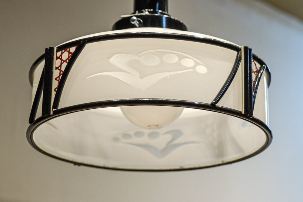 透かし模様とセル装飾で上品な電笠　DC8571