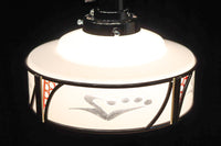 透かし模様とセル装飾で上品な電笠　DC8571