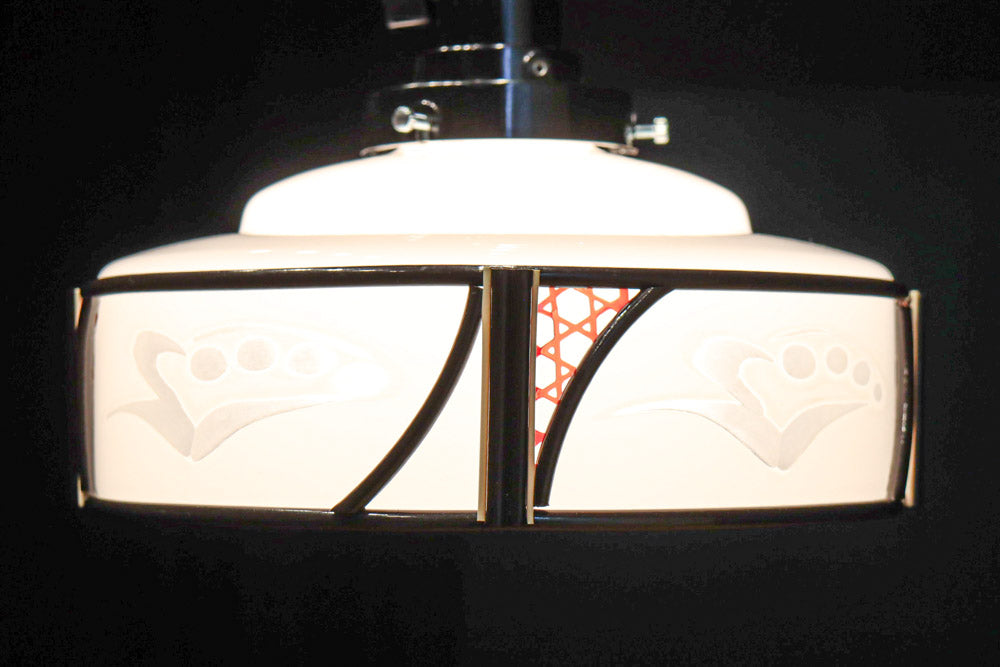 透かし模様とセル装飾で上品な電笠　DC8571