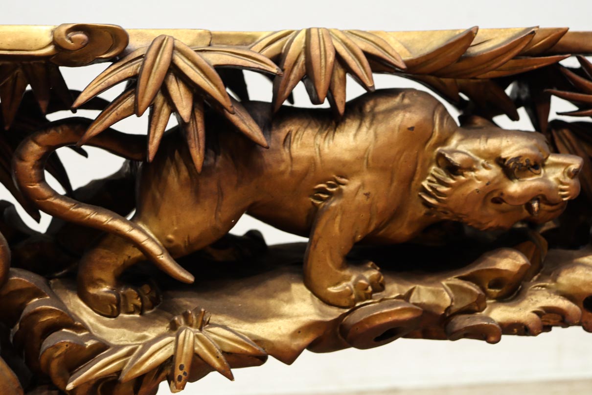 圧倒的な表現力の彫刻で龍と獅子を描いた彫刻飾り DC8578 在庫1個 – 古