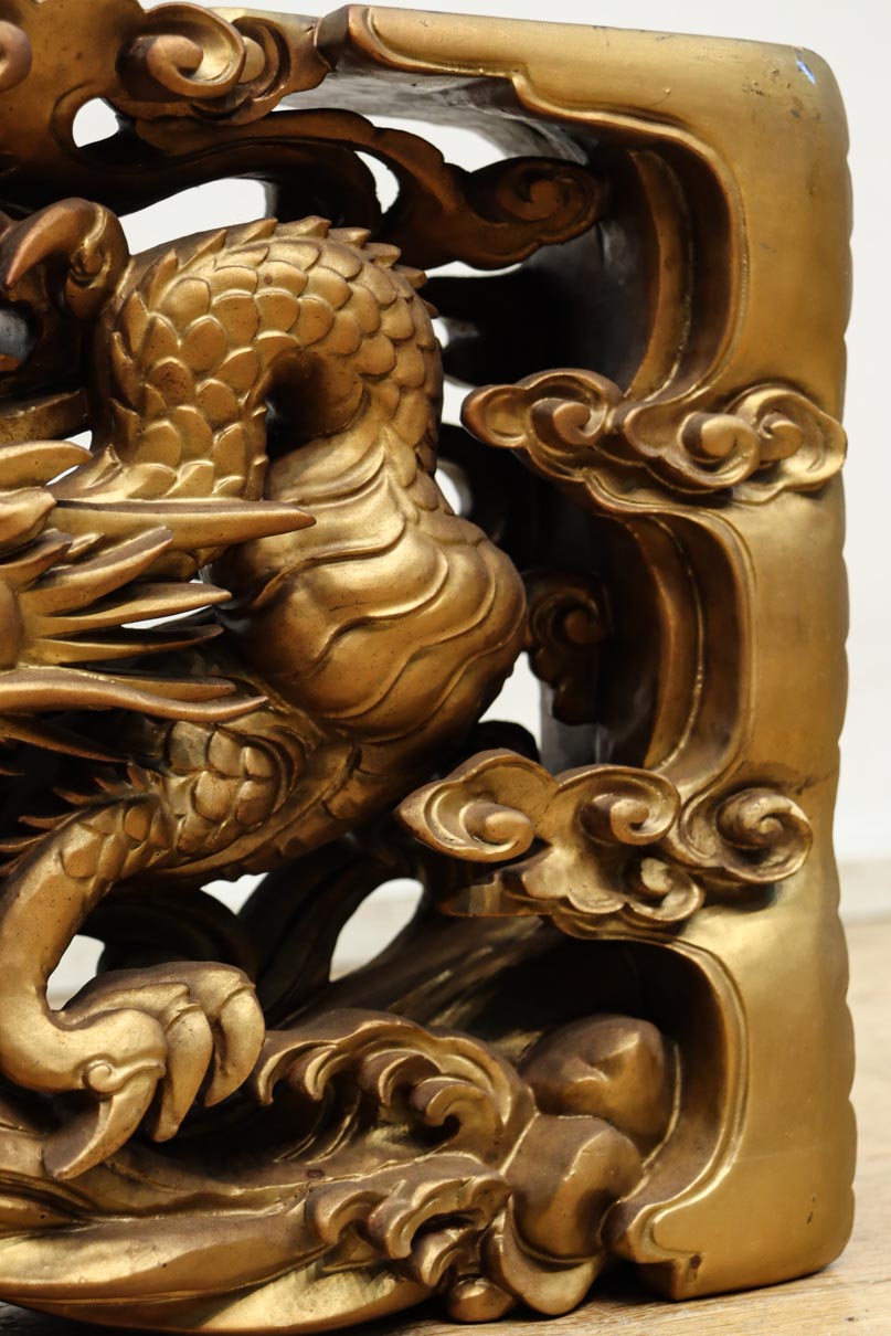 圧倒的な表現力の彫刻で龍と獅子を描いた彫刻飾り DC8578 在庫1個 – 古