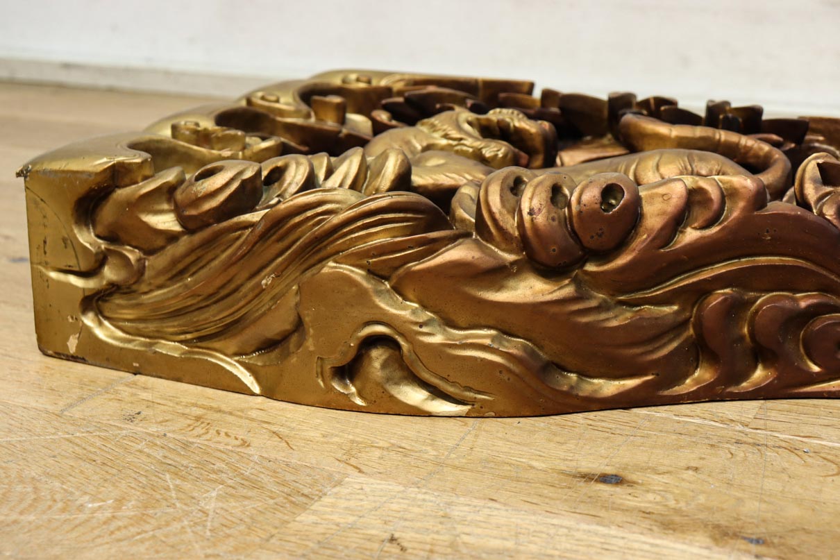 圧倒的な表現力の彫刻で龍と獅子を描いた彫刻飾り DC8578 在庫1個 – 古