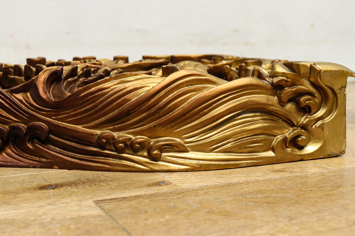 圧倒的な表現力の彫刻で龍と獅子を描いた彫刻飾り DC8578 在庫1個 – 古