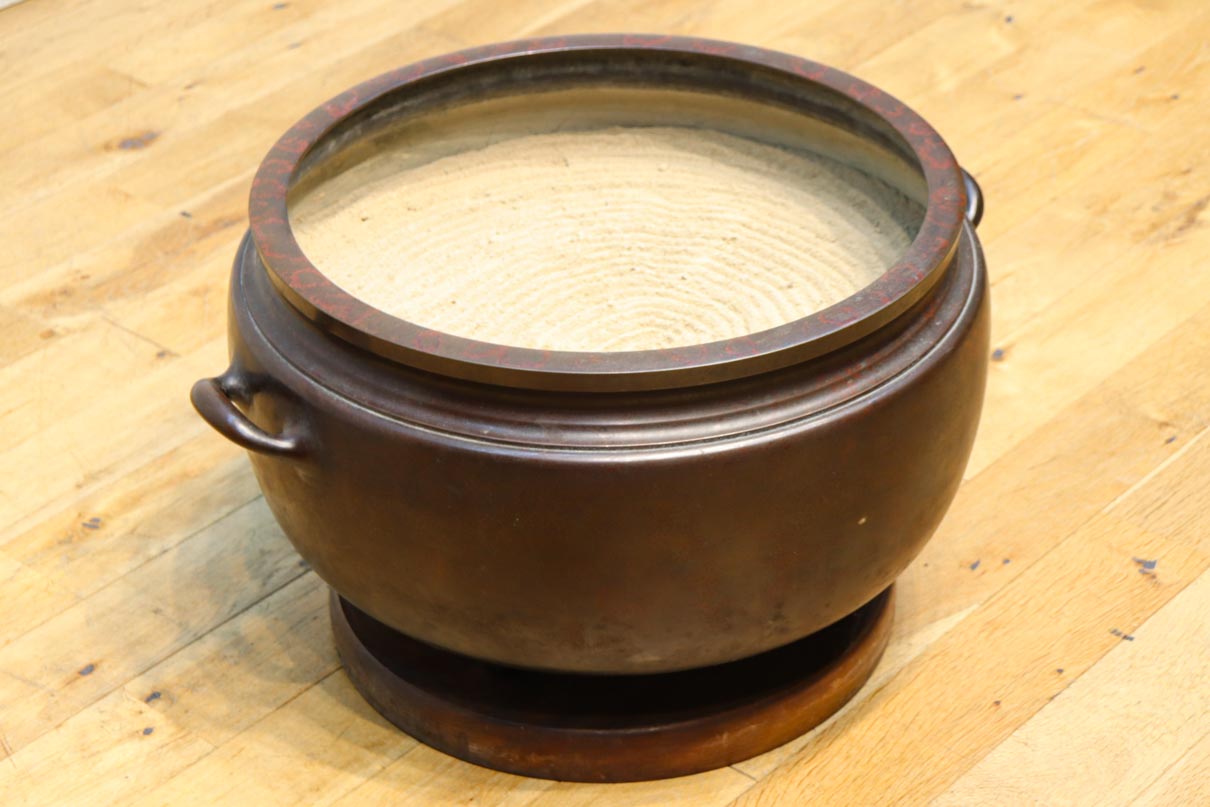 Pot-shaped brazier DC8579