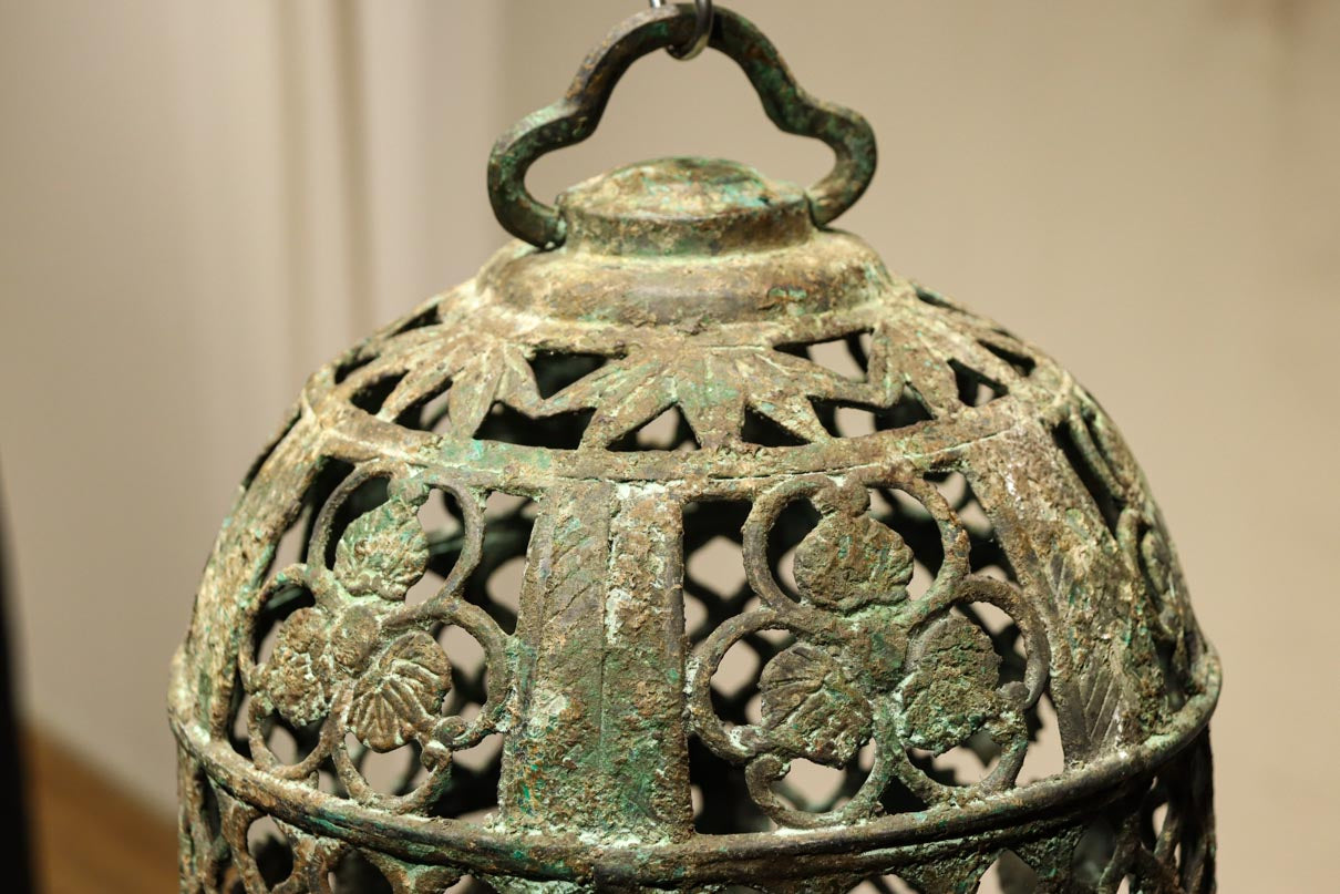 時代を重ねた風格のある吊り灯籠 DC8581 – 古福庵 [ KOFUKUAN