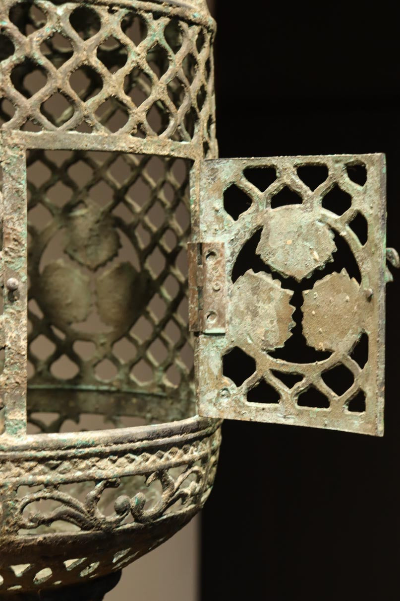 時代を重ねた風格のある吊り灯籠 DC8581 – 古福庵 [ KOFUKUAN