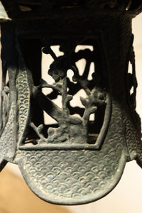 松竹梅の透かし絵で縁起良い吊り灯籠　DC8597