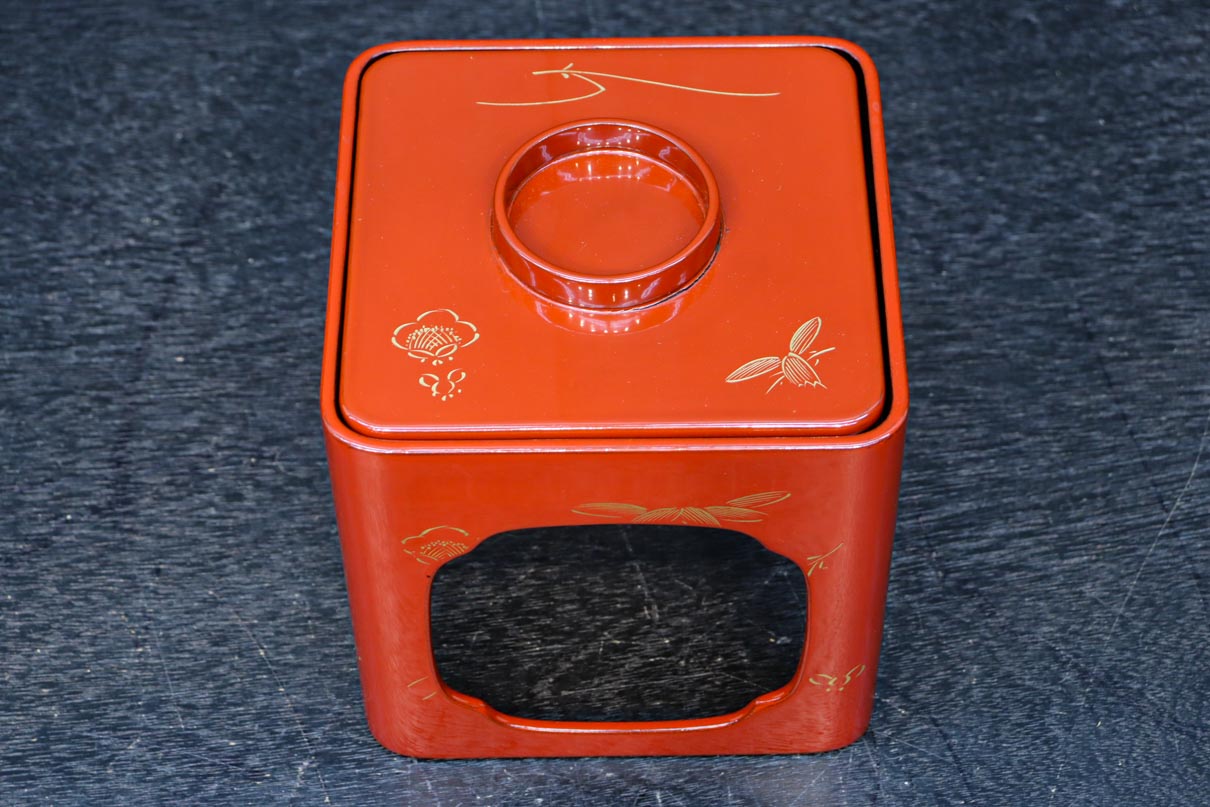 朱漆に黄金色が映える洗練されたお屠蘇セット　DC8600