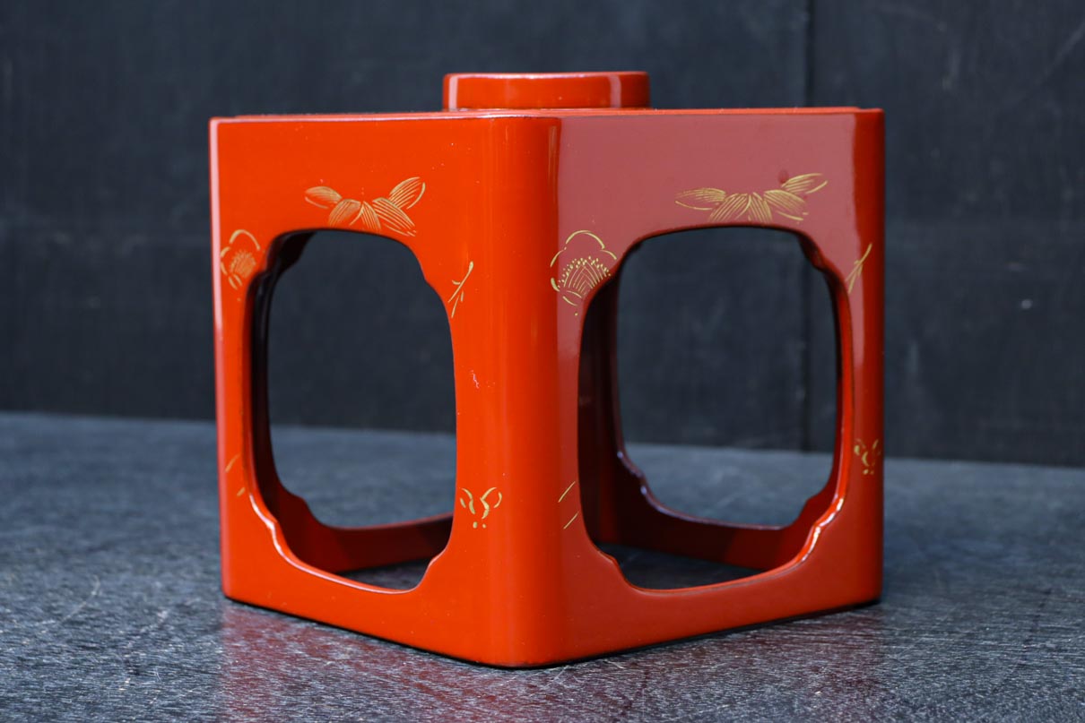 朱漆に黄金色が映える洗練されたお屠蘇セット　DC8600