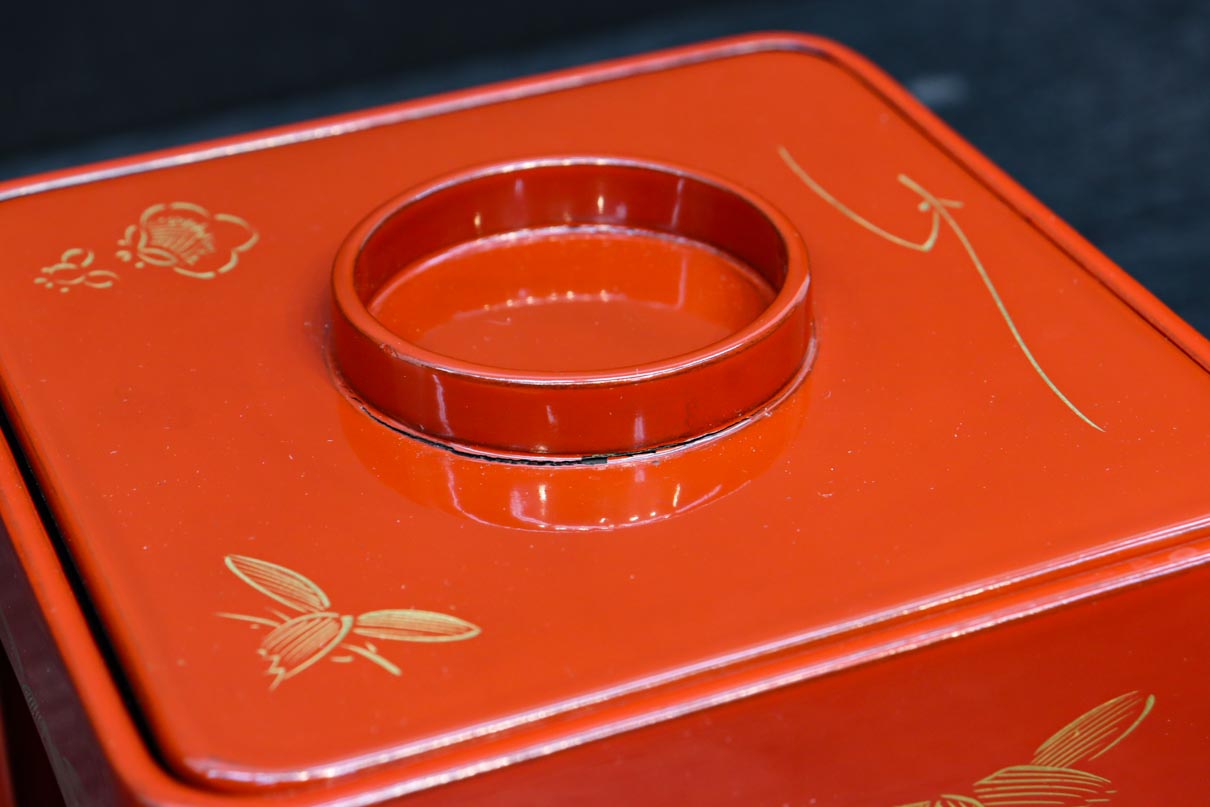 朱漆に黄金色が映える洗練されたお屠蘇セット　DC8600