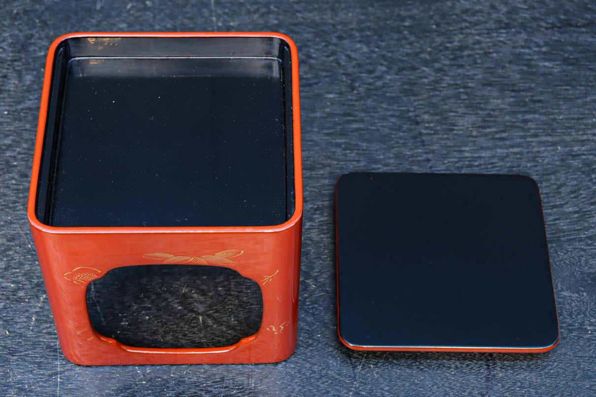 朱漆に黄金色が映える洗練されたお屠蘇セット DC4792 DC8600 – 古福庵