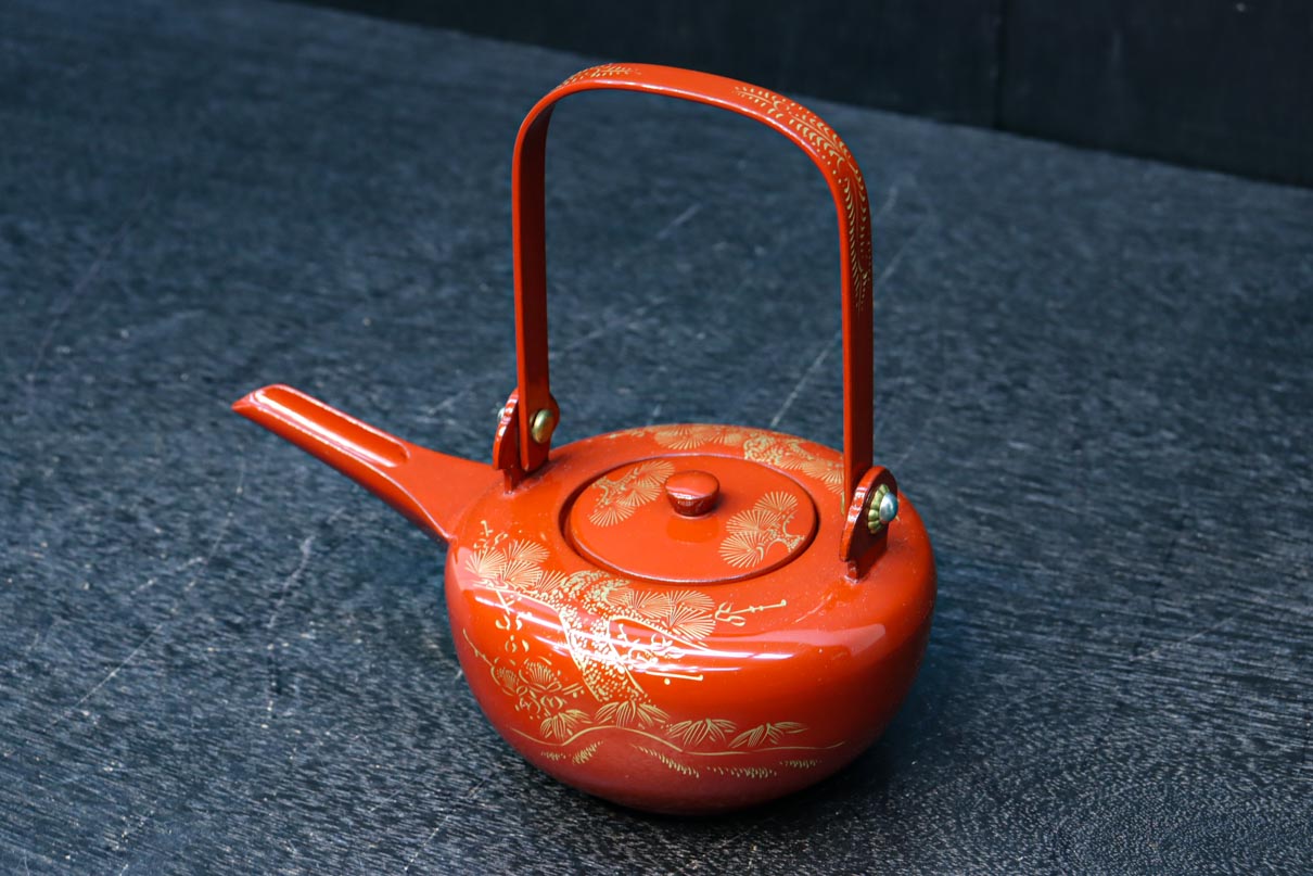 朱漆に黄金色が映える洗練されたお屠蘇セット　DC8600