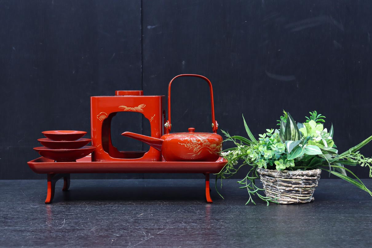 朱漆に黄金色が映える洗練されたお屠蘇セット　DC8600