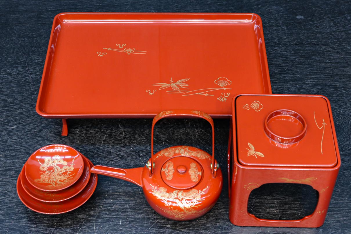 朱漆に黄金色が映える洗練されたお屠蘇セット DC4792 DC8600 – 古福庵