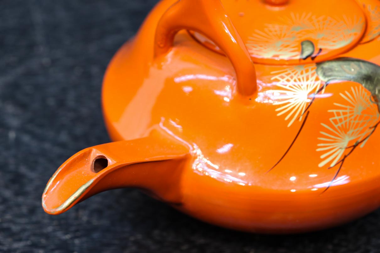 朱漆に黄金色の鶴松を添えた上品なお屠蘇セット　DC8601