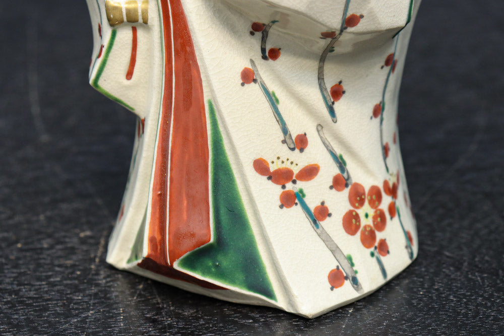 ふくよかなお顔立ちの縁起の良いお多福の置物(木箱付き)　DC8602