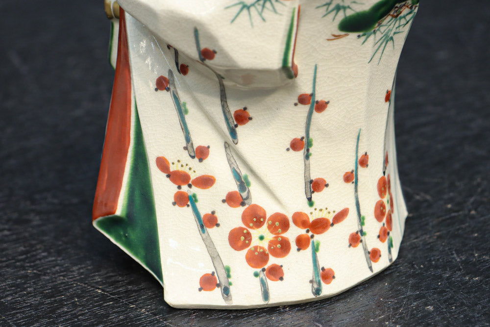 ふくよかなお顔立ちの縁起の良いお多福の置物(木箱付き)　DC8602