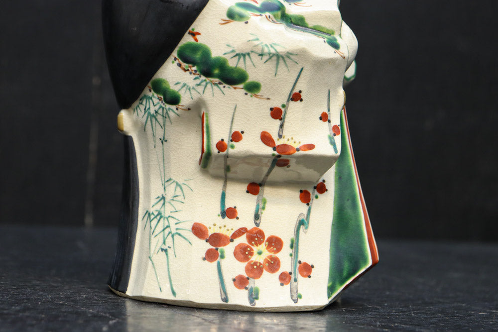 ふくよかなお顔立ちの縁起の良いお多福の置物(木箱付き)　DC8602