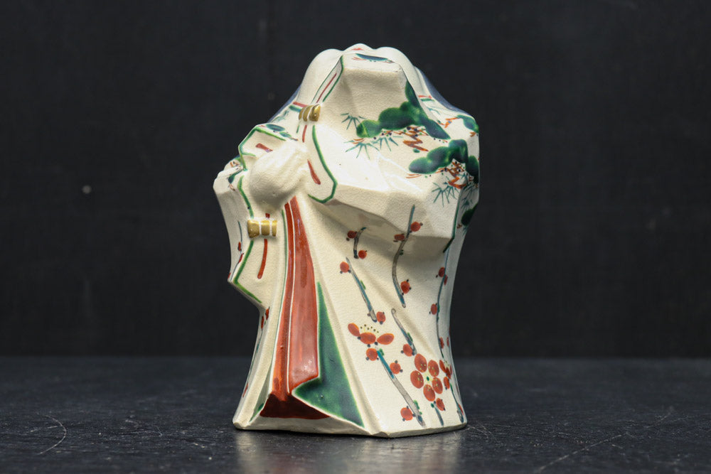 ふくよかなお顔立ちの縁起の良いお多福の置物(木箱付き)　DC8602