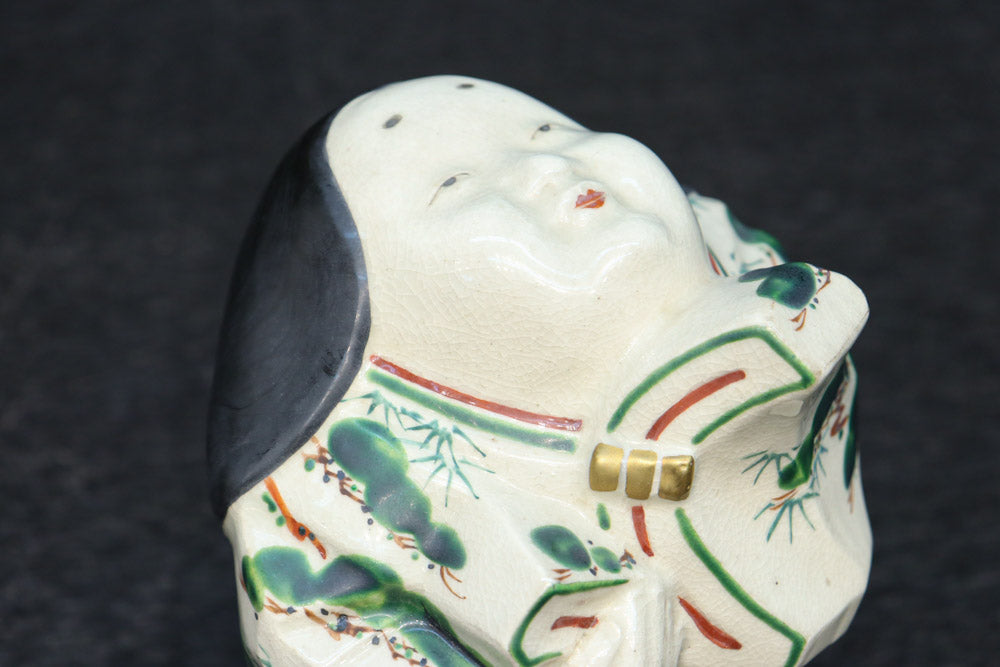 ふくよかなお顔立ちの縁起の良いお多福の置物(木箱付き)　DC8602