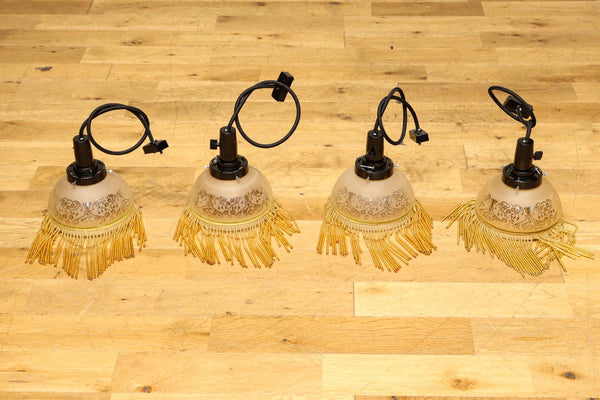 繊細な花柄透かし模様でモダンな面持ちの電笠　DC8604　在庫4個