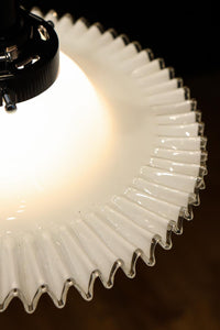 細やかに波打つ透明のフリル縁がレトロ感漂う電笠　DC8614