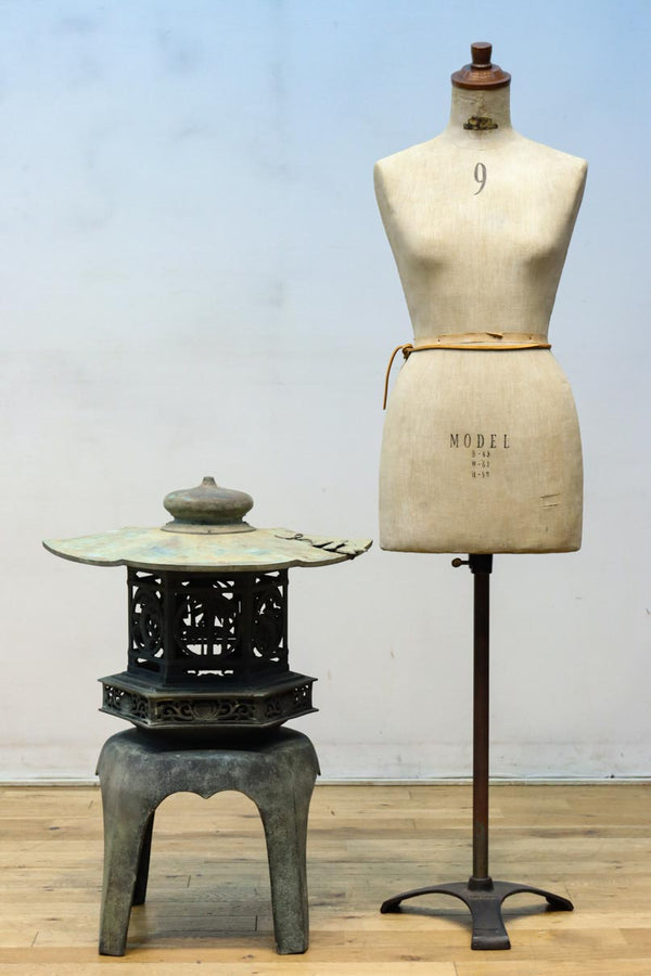 松竹梅の透かし模様が風情ある灯籠　DC8625