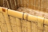 使い馴染んだ味わいある竹製角カゴ　DC8628