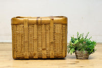 使い馴染んだ味わいある竹製角カゴ　DC8628
