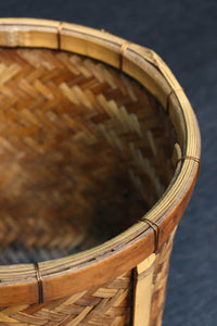 温かみある色彩に風情溢れる網代編みの丸カゴ　DC8629