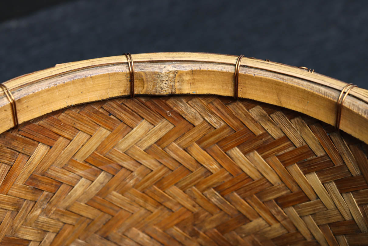 温かみある色彩に風情溢れる網代編みの丸カゴ　DC8629