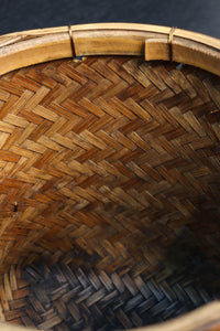 温かみある色彩に風情溢れる網代編みの丸カゴ　DC8629