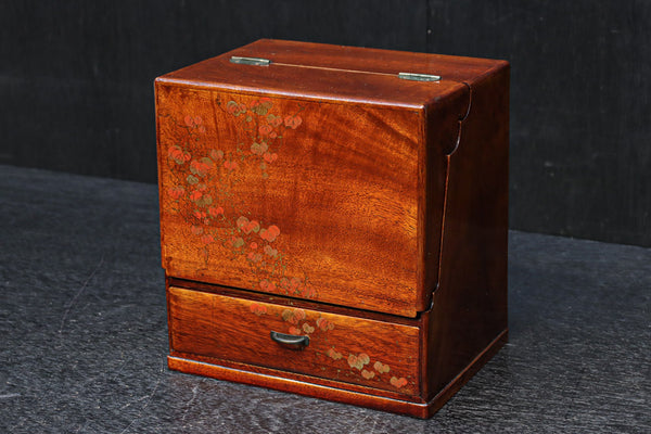 可愛らしい絵柄が上品な鏡台を兼ねた化粧箱　DC8630