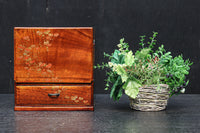 可愛らしい絵柄が上品な鏡台を兼ねた化粧箱　DC8630