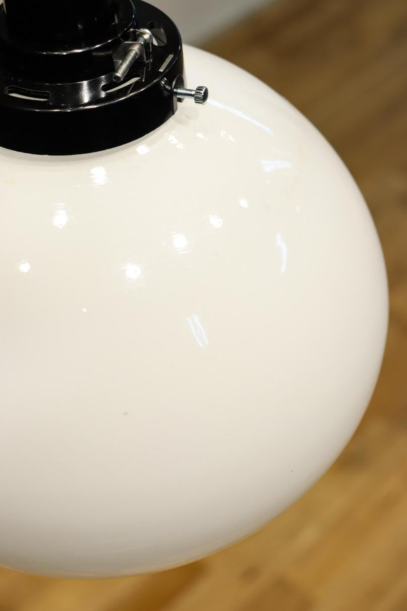 丸いお椀型の上品な電笠　DC8634