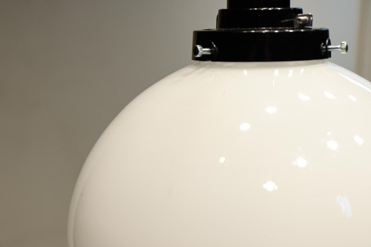 丸いお椀型の上品な電笠　DC8634