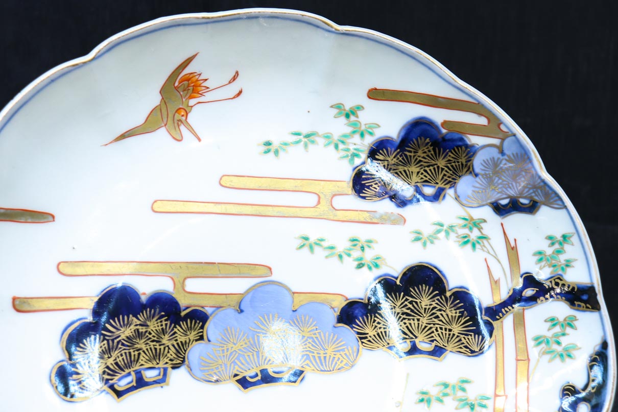 縁起の良い絵柄で彩り鮮やかな大皿　DC8639　在庫15枚