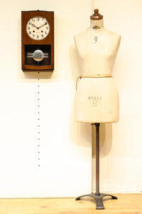 愛知時計電機製 文字やガラス装飾に手作り感のある壁掛け時計　DC8650